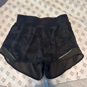 Lululemon Hotty Hot High-Rise Short 2.5”